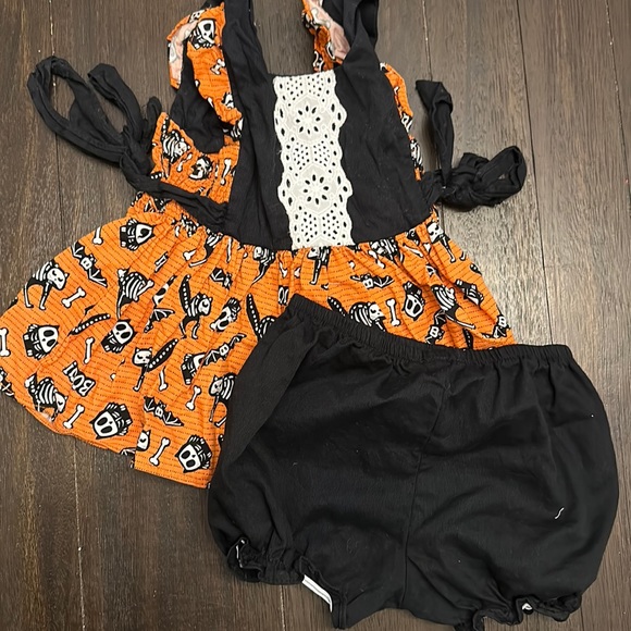 Ricrac & ruffles Halloween glow in dark cat shirt and shorts set - Picture 1 of 2